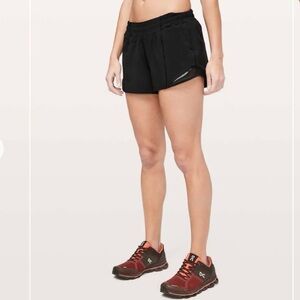 NWT Lululemon Hotty Hot Low-Rise Short 4" Black